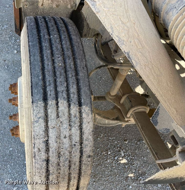 image for item LJ9718 2001 Chevrolet C7500  dump truck