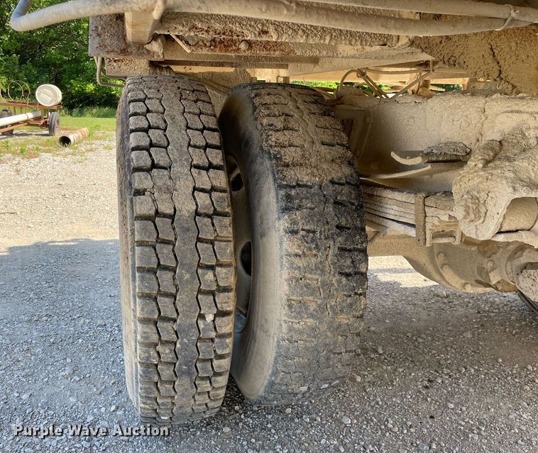 image for item LJ9718 2001 Chevrolet C7500  dump truck