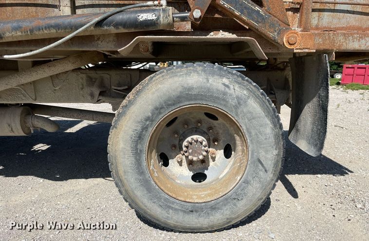 image for item LJ9718 2001 Chevrolet C7500  dump truck