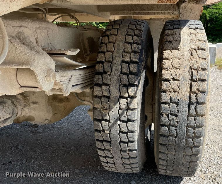 image for item LJ9718 2001 Chevrolet C7500  dump truck