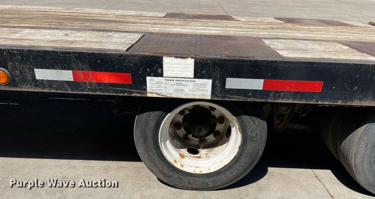 image for item LJ9748 2016 Lucon 12T202ELPHD  equipment trailer