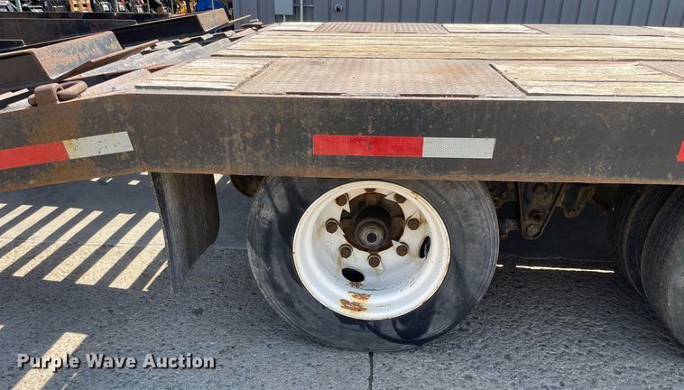 image for item LJ9748 2016 Lucon 12T202ELPHD  equipment trailer