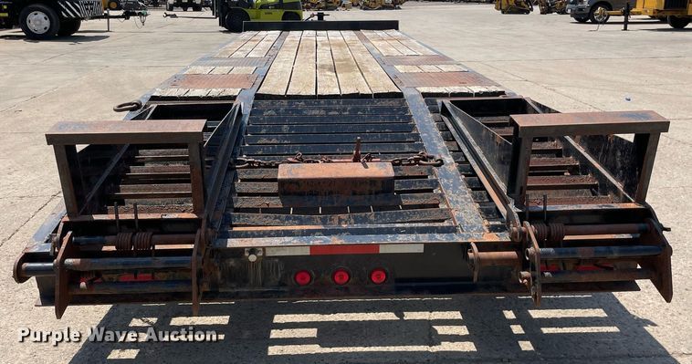 image for item LJ9750 2014 Lucon 10T202ELPHD  equipment trailer