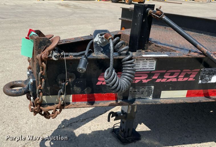 image for item LJ9750 2014 Lucon 10T202ELPHD  equipment trailer