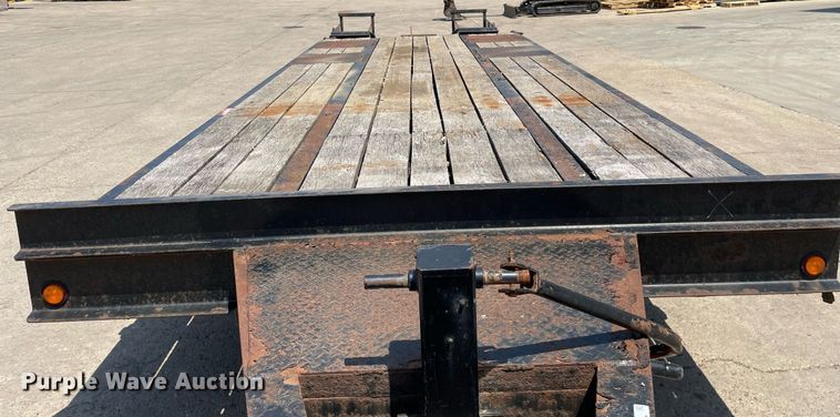 image for item LJ9750 2014 Lucon 10T202ELPHD  equipment trailer