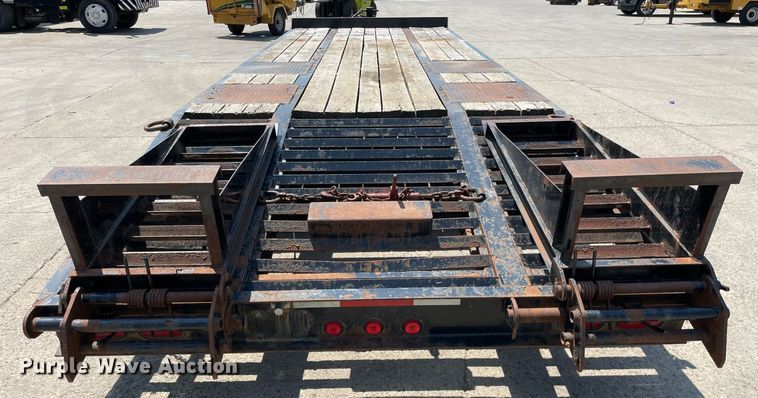 image for item LJ9750 2014 Lucon 10T202ELPHD  equipment trailer