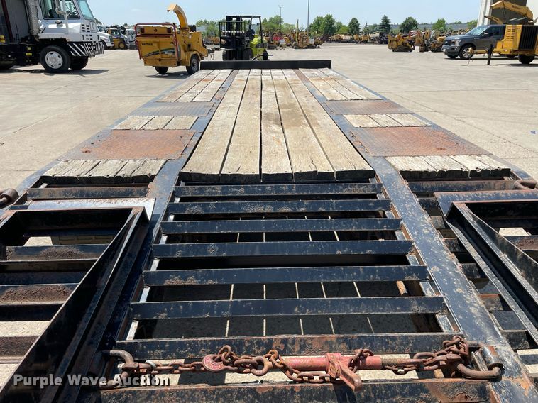 image for item LJ9750 2014 Lucon 10T202ELPHD  equipment trailer