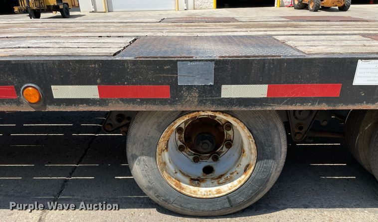 image for item LJ9750 2014 Lucon 10T202ELPHD  equipment trailer