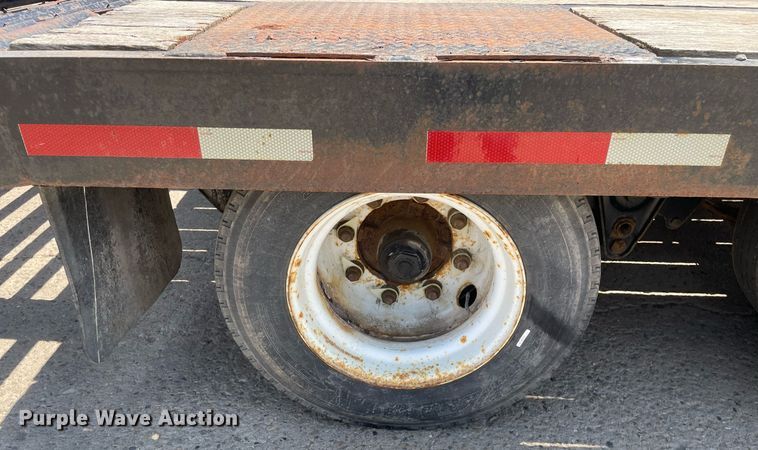 image for item LJ9750 2014 Lucon 10T202ELPHD  equipment trailer