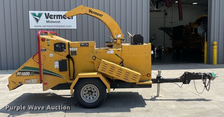 image for item LJ9753 2016 Vermeer BC1000XL  wood chipper