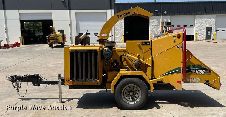 image for item LJ9753 2016 Vermeer BC1000XL  wood chipper
