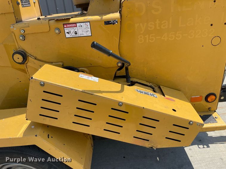 image for item LJ9753 2016 Vermeer BC1000XL  wood chipper