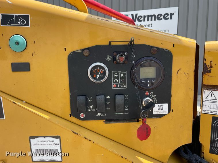 image for item LJ9753 2016 Vermeer BC1000XL  wood chipper