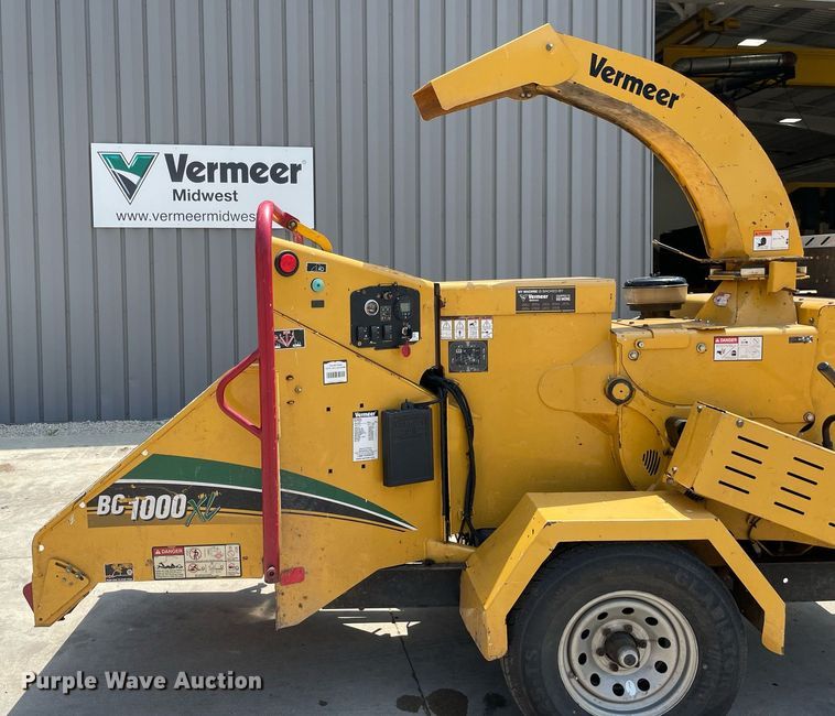 image for item LJ9753 2016 Vermeer BC1000XL  wood chipper