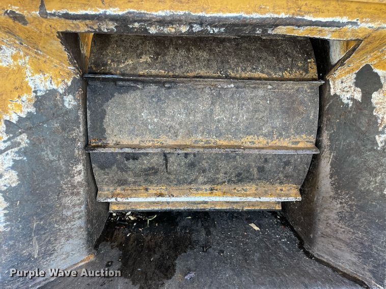 image for item LJ9753 2016 Vermeer BC1000XL  wood chipper