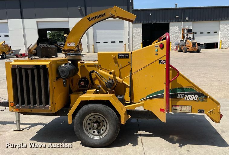 image for item LJ9753 2016 Vermeer BC1000XL  wood chipper