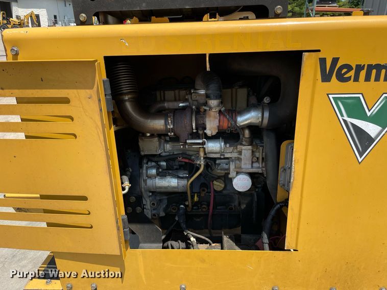 image for item LJ9753 2016 Vermeer BC1000XL  wood chipper