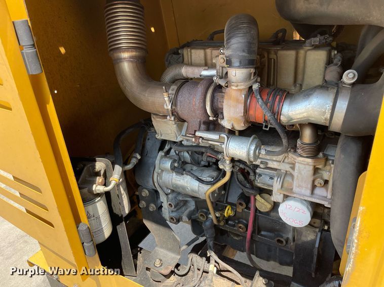 image for item LJ9753 2016 Vermeer BC1000XL  wood chipper