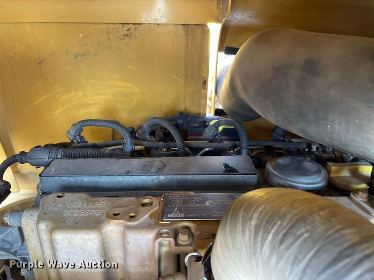 image for item LJ9753 2016 Vermeer BC1000XL  wood chipper