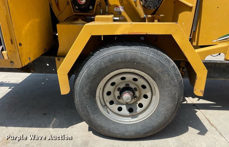 image for item LJ9753 2016 Vermeer BC1000XL  wood chipper