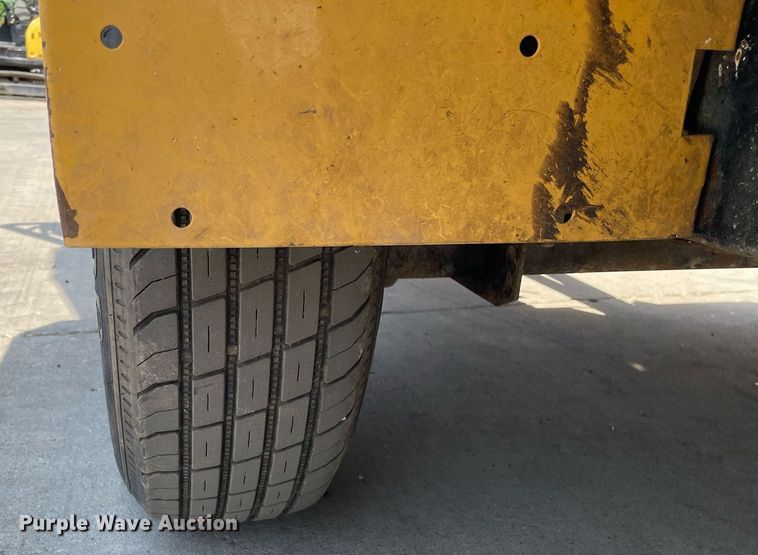 image for item LJ9753 2016 Vermeer BC1000XL  wood chipper