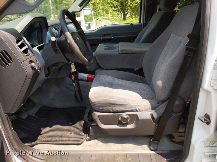 image for item LL9220 2013 Ford F450 Super Duty  Crew Cab truck cab and chassis