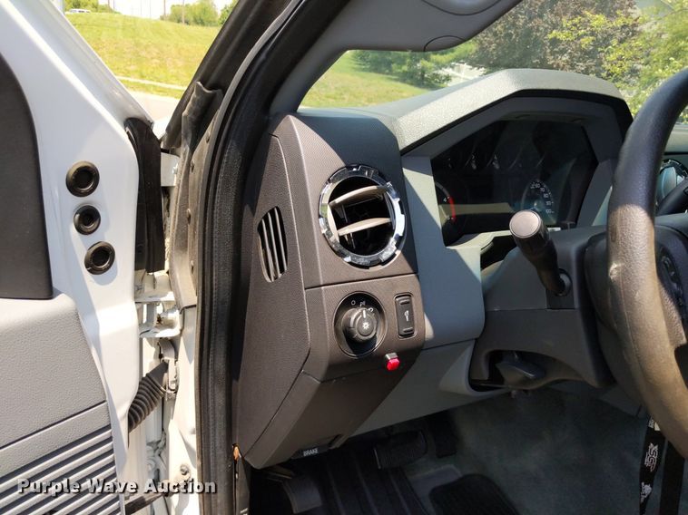 image for item LL9220 2013 Ford F450 Super Duty  Crew Cab truck cab and chassis