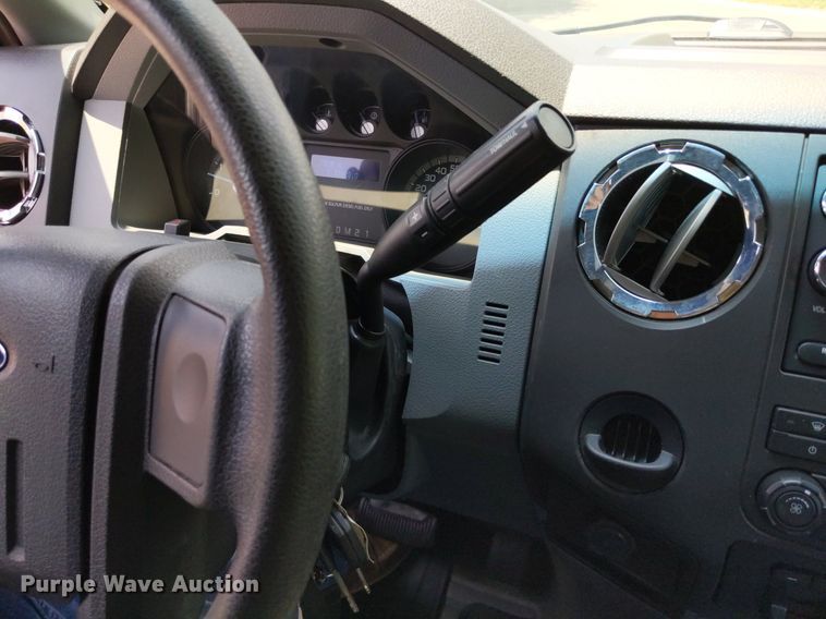 image for item LL9220 2013 Ford F450 Super Duty  Crew Cab truck cab and chassis