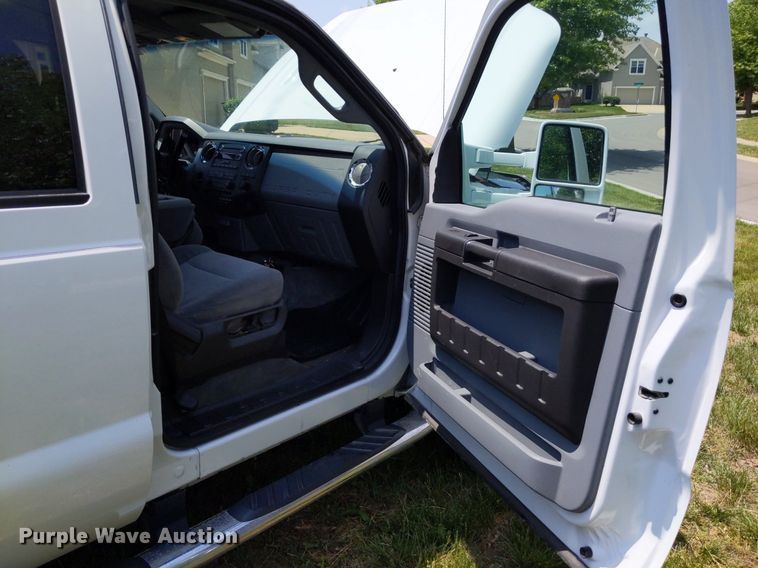 image for item LL9220 2013 Ford F450 Super Duty  Crew Cab truck cab and chassis