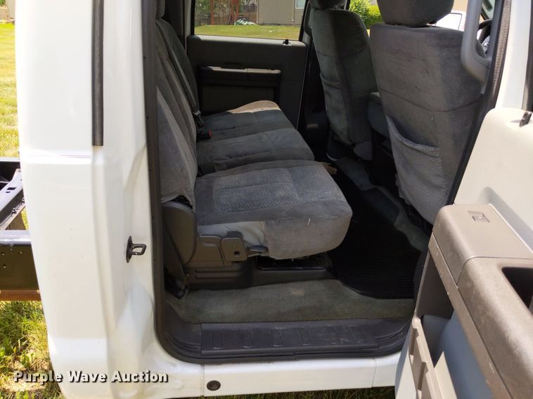 image for item LL9220 2013 Ford F450 Super Duty  Crew Cab truck cab and chassis