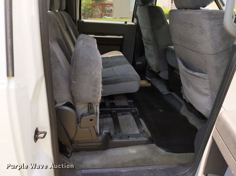 image for item LL9220 2013 Ford F450 Super Duty  Crew Cab truck cab and chassis