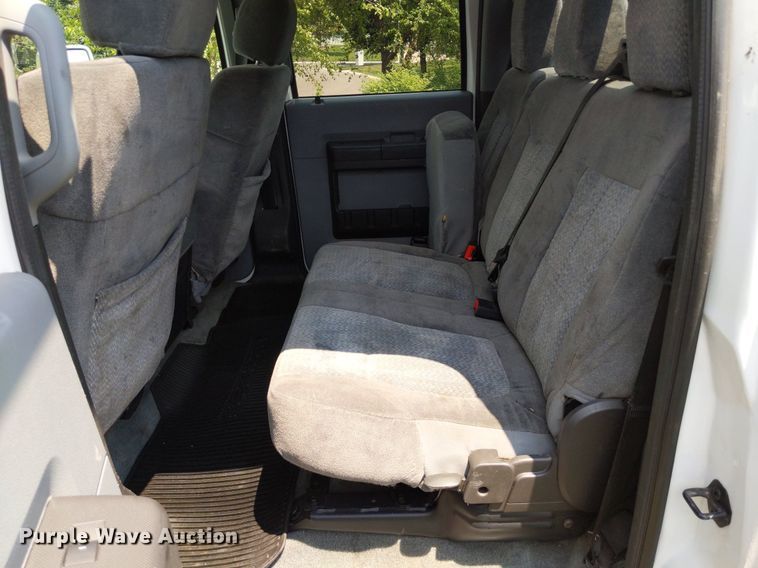 image for item LL9220 2013 Ford F450 Super Duty  Crew Cab truck cab and chassis