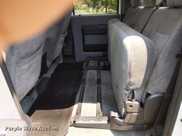 image for item LL9220 2013 Ford F450 Super Duty  Crew Cab truck cab and chassis