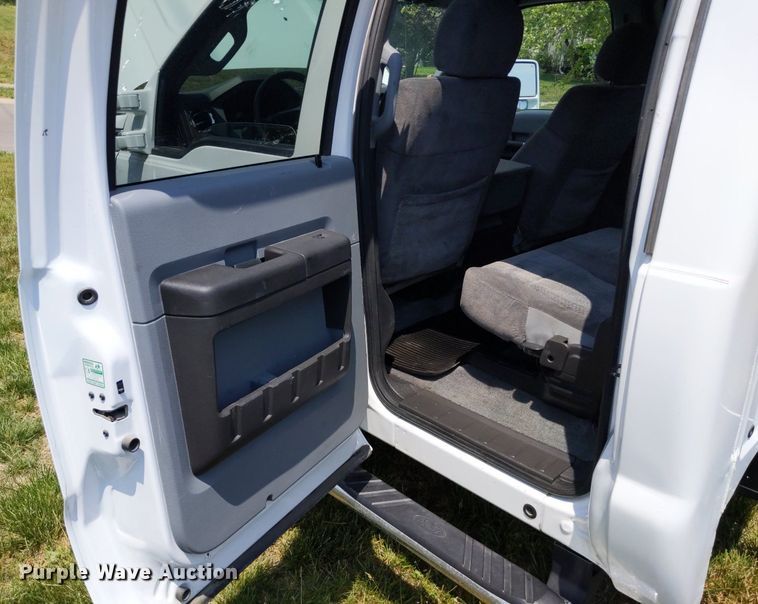 image for item LL9220 2013 Ford F450 Super Duty  Crew Cab truck cab and chassis