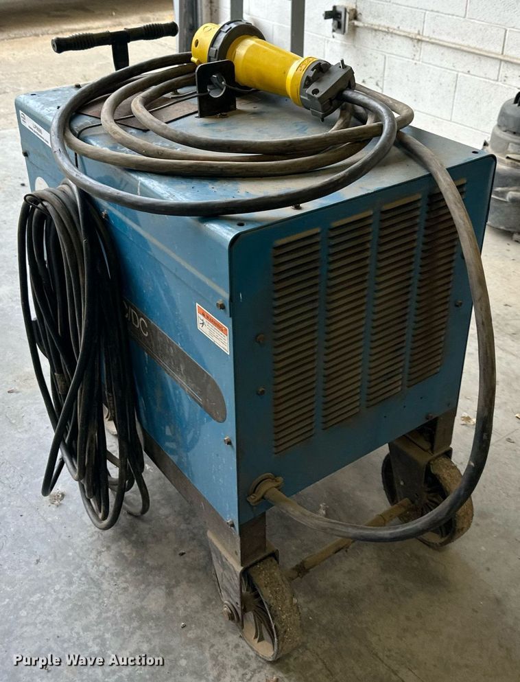 image for item LP9986 Miller Dialarc 250-AC/DC  welder