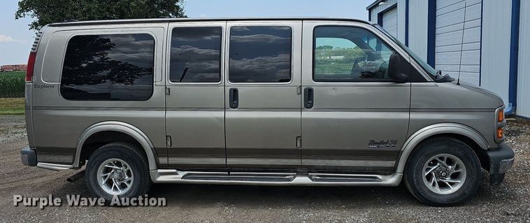 image for item LW9681 2001 GMC Savana G1500  van