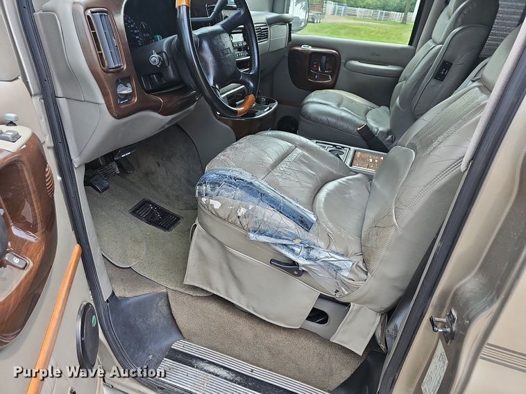 image for item LW9681 2001 GMC Savana G1500  van