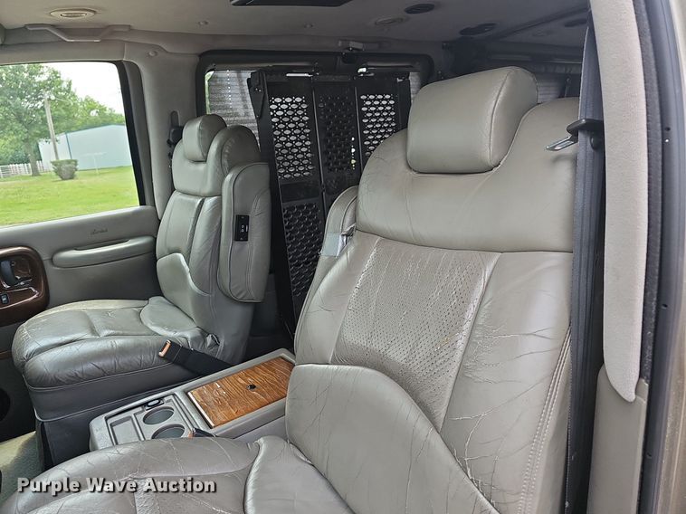 image for item LW9681 2001 GMC Savana G1500  van