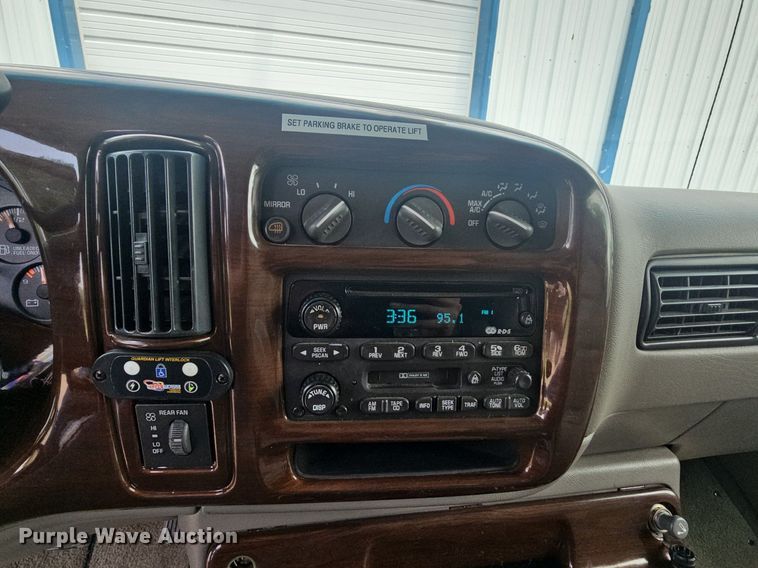 image for item LW9681 2001 GMC Savana G1500  van