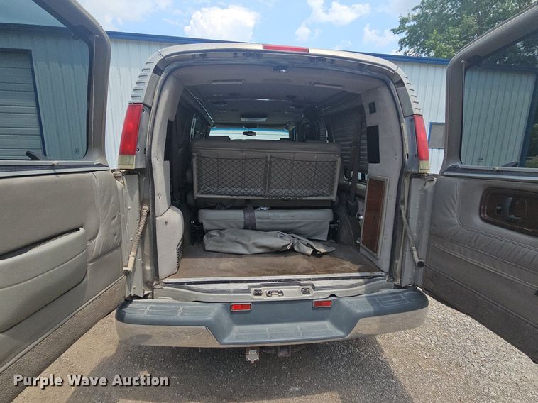 image for item LW9681 2001 GMC Savana G1500  van