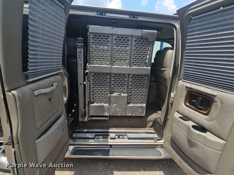 image for item LW9681 2001 GMC Savana G1500  van