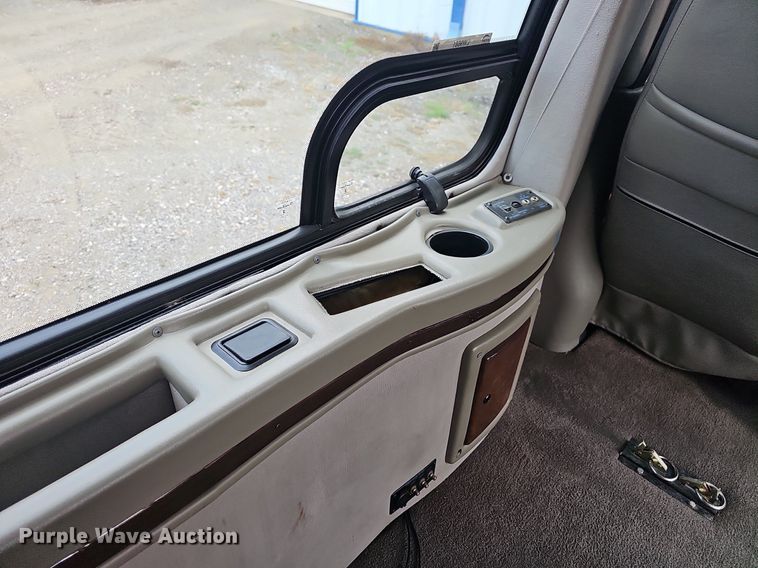 image for item LW9681 2001 GMC Savana G1500  van