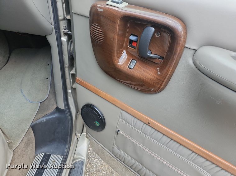 image for item LW9681 2001 GMC Savana G1500  van