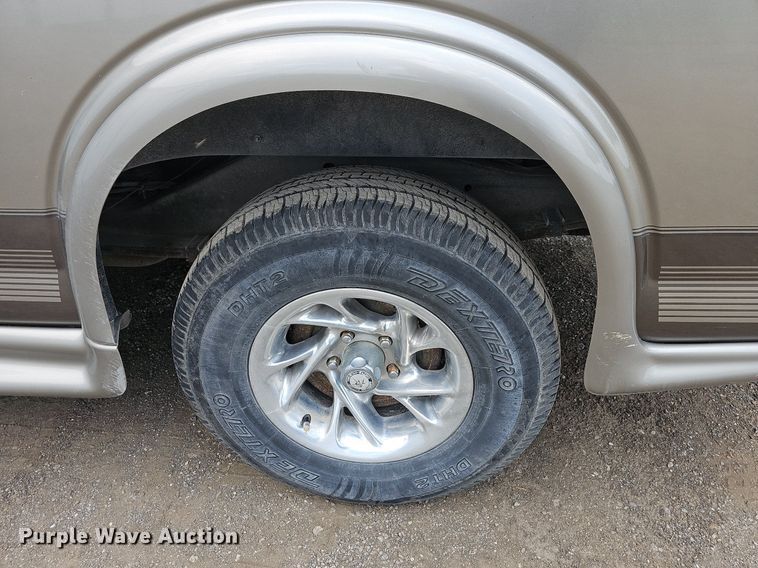 image for item LW9681 2001 GMC Savana G1500  van