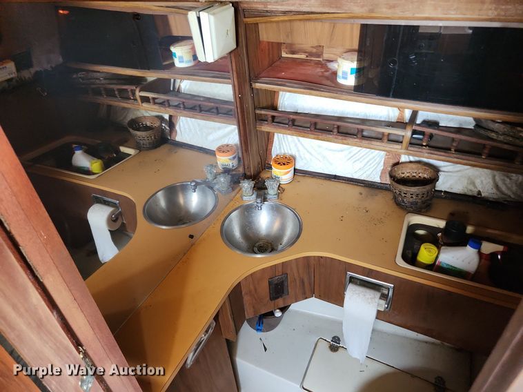 image for item LX9641 1978 Cruiser Villavee  boat