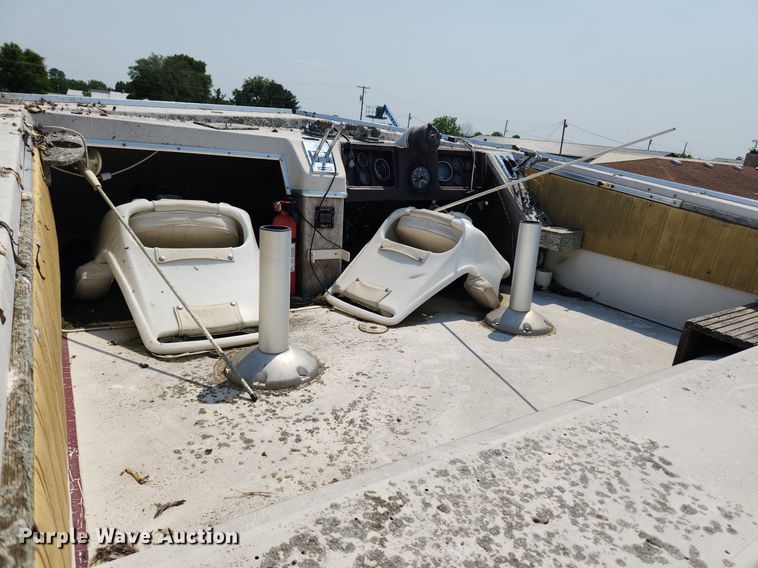 image for item LX9641 1978 Cruiser Villavee  boat