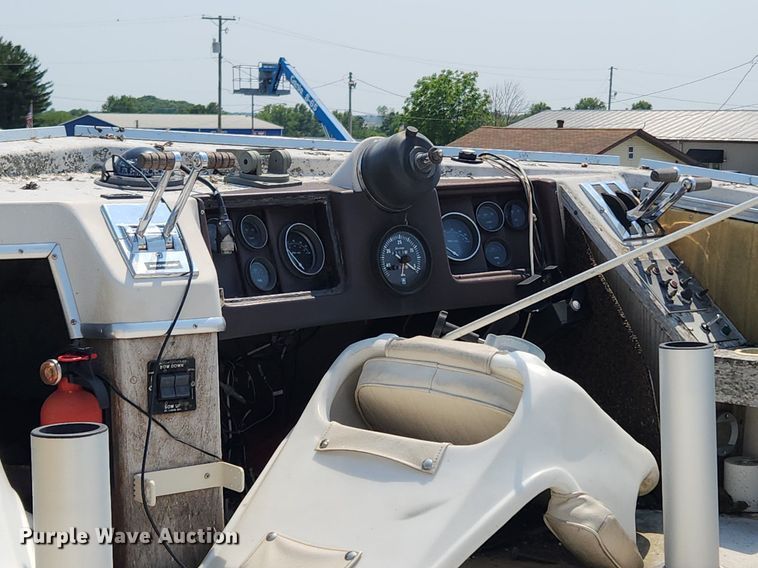 image for item LX9641 1978 Cruiser Villavee  boat