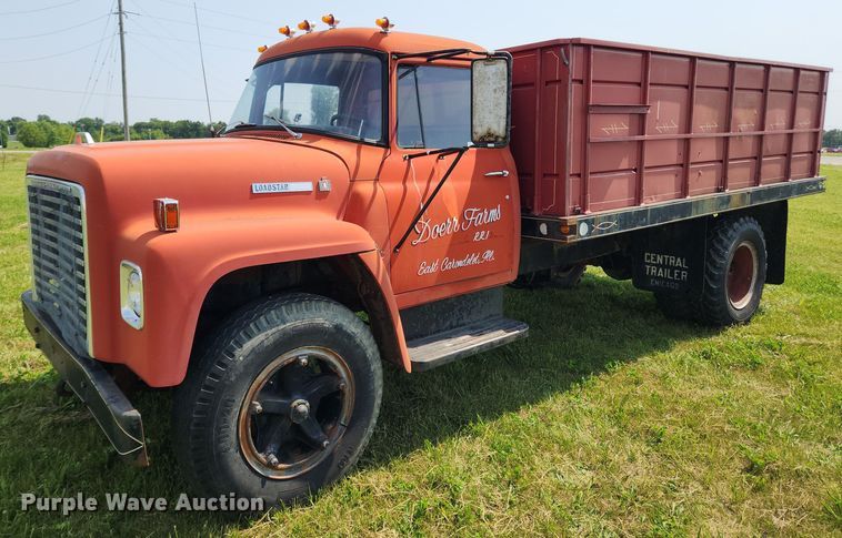 image for item LX9643 1972 International Loadstar 1600  grain truck