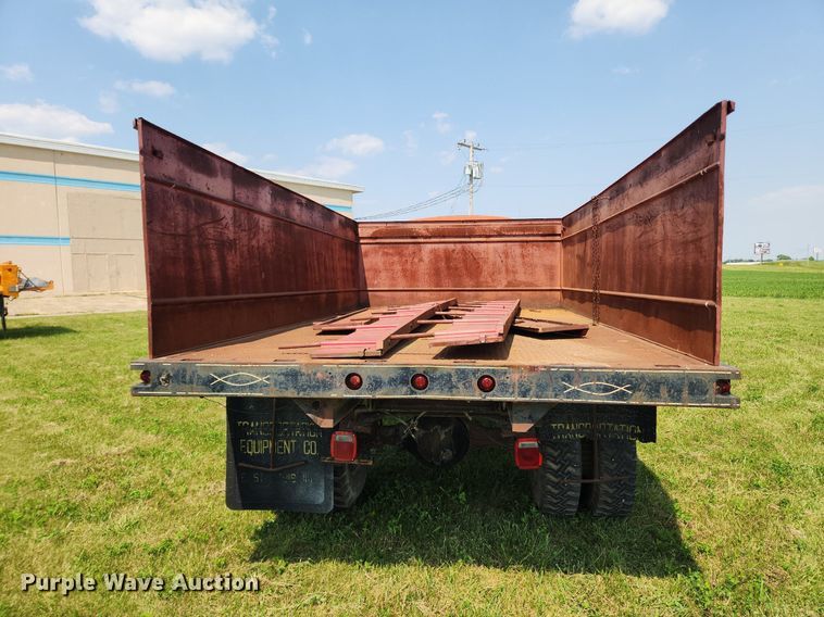 image for item LX9643 1972 International Loadstar 1600  grain truck