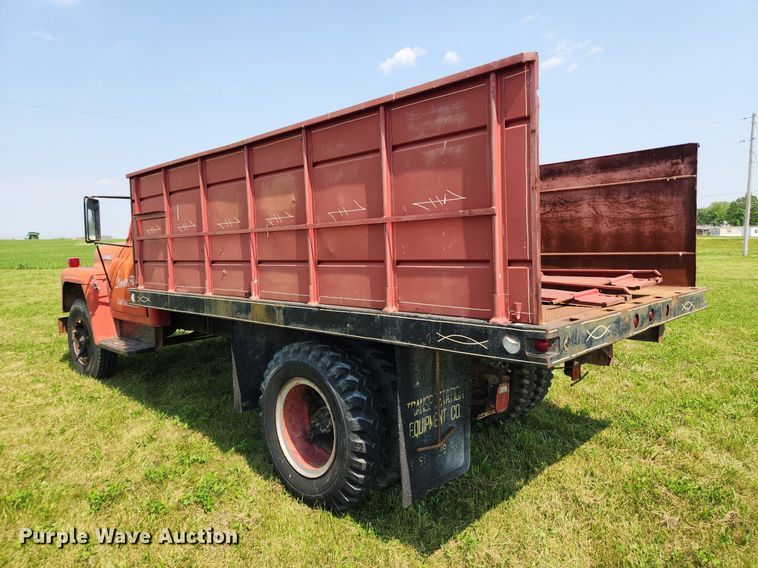 image for item LX9643 1972 International Loadstar 1600  grain truck